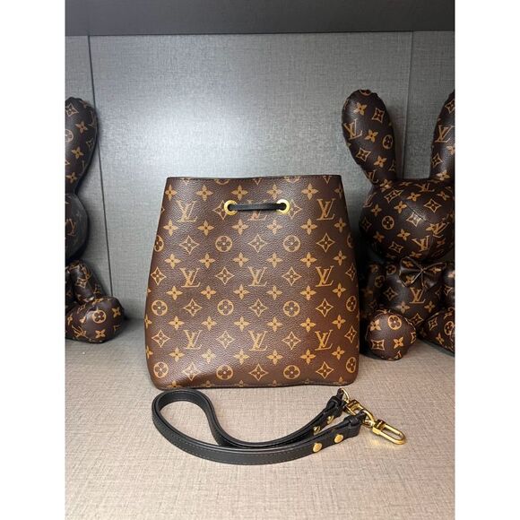 Louis Vuitton Handbags - Louis Vuitton Women Pre-Loved Bag Very Good Condition